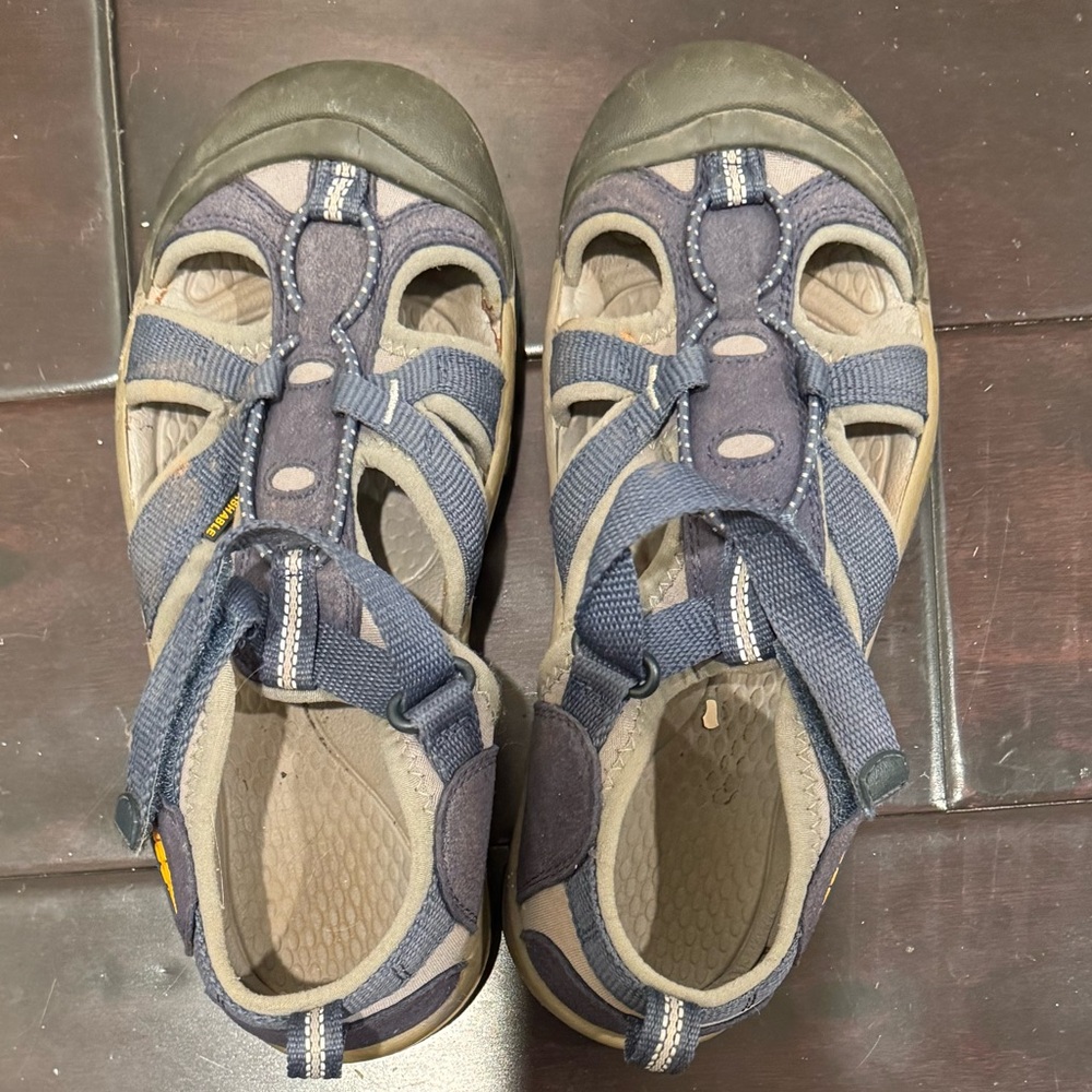 Blue Keen waterproof sandals. Size 4. Hiking boating beach lake river. GUC.